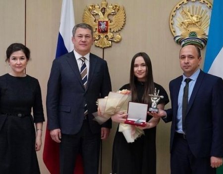 Победительница шоу «Голос» Яна Габбасова стала заслуженной артисткой Башкортостана