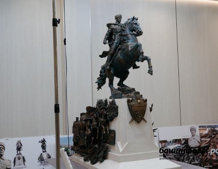 Радий Хабиров представил победивший в конкурсе проектов макет памятника Шаймуратову