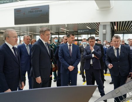 Радий Хабиров и руководитель Росавиации Александр Нерадько осмотрели новый терминал уфимского аэропорта