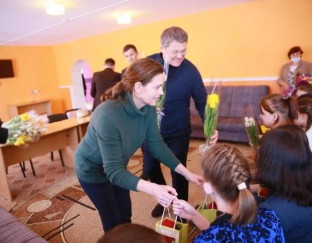 Прекрасная половина Воскресенской школы-интерната получила подарки от Главы Башкортостана