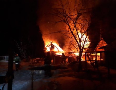 В Уфе в трехэтажном жилом доме в огне погибла женщина: ее муж и 15-летняя дочь выжили