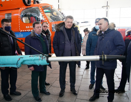 Радий Хабиров побывал в цехах Кумертауского вертолетного завода