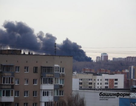 В Уфе горит административное здание на Рабкоров, эвакуировано 30 человек