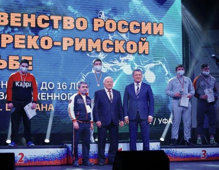 Радий Хабиров наградил победителей первенства России по греко-римской борьбе