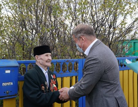 Радий Хабиров в Илишевском районе навестил ветерана Великой Отечественной войны