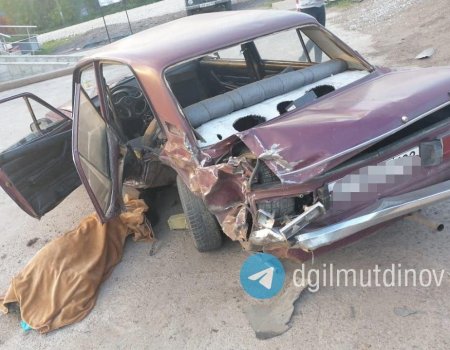 В Башкорртостане иномарка врезалась в припаркованный ВАЗ-2106, есть погибший
