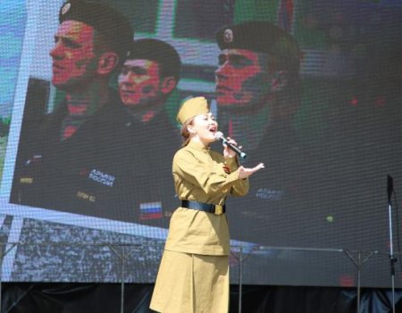 В Уфе на площади Ленина проходит главный концерт ко Дню Победы