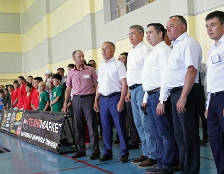 Радий Хабиров посетил лично-командное первенство по национальной борьбе курэш