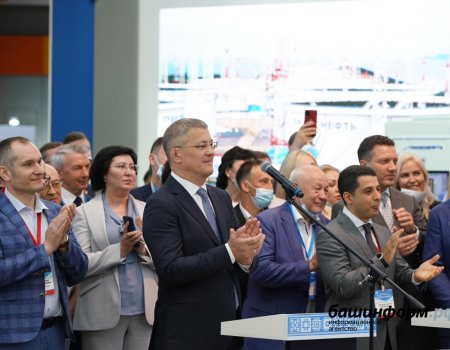 Глава Башкортостана дал пуск возрожденному производству моющих средств и новому газопроводу