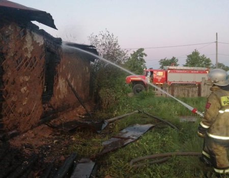 В Башкортостане при пожаре погиб мужчина, женщину удалось спасти