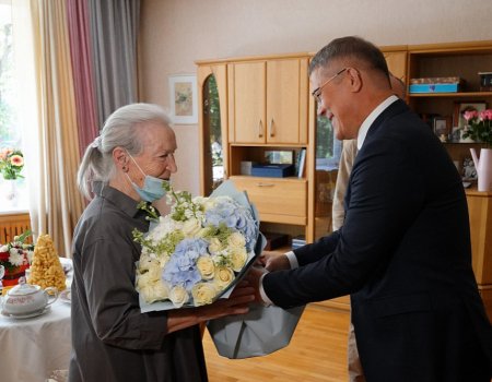 Радий Хабиров поздравил заслуженного деятеля искусств РСФСР Миляушу Муртазину с 95-летием