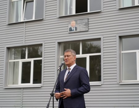 В Башкортостане открылась мемориальная доска в память о покойном мэре Уфы Ульфате Мустафине