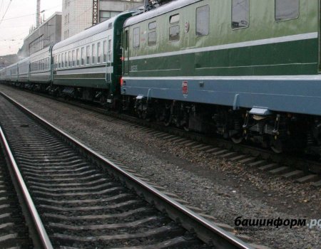 В Уфе под колесами поезда погиб молодой мужчина, следователи начали проверку