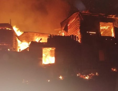 В Башкортостане ночью сгорели два бревенчатых дома
