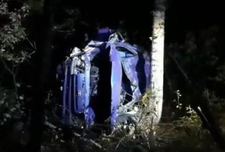 В Башкортостане «ВАЗ-2110» врезался в дерево: водитель погиб, пассажир госпитализирован