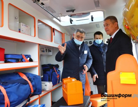 Девять больниц Башкортостана получили 13 новых автомобилей скорой медпомощи