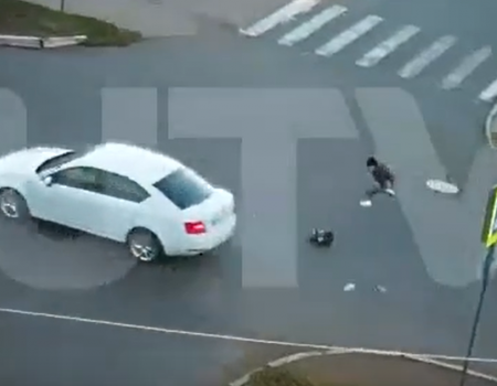 Опубликовано видео момента серьёзного ДТП в Башкортостане: школьник отлетел на несколько метров