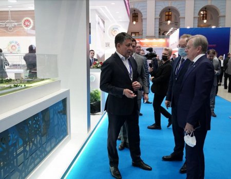 Экспозицию Башкортостана на выставке «Транспорт России» посетил министр транспорта России Виталий Савельев