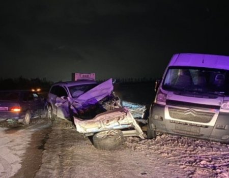 В Башкортостане столкнулись микроавтобус, Audi Q7 и «ВАЗ-2114», пострадали четыре пассажира внедорожника