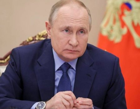 Владимир Путин поручил доработать закон о введении QR-кодов