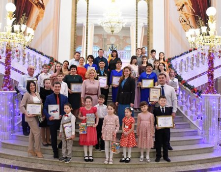 Каринэ Хабирова встретилась с участниками конкурсов «Семья года» и «Успешная семья Приволжья» 2021