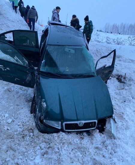 В Башкортостане иномарку столкнули с моста, пострадал пассажир-подросток