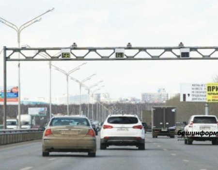 Глава Башкортостана Радий Хабиров поручил заменить фанерные рекламные щиты на трассе «Уфа - Аэропорт»