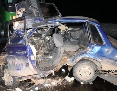 В Башкортостане в ДТП с грузовиком скончался 35-летний водитель без прав