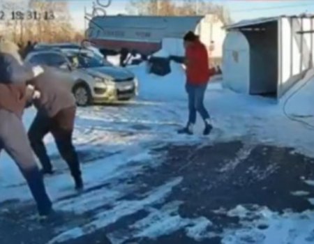 В Башкортостане толпа мужчин устроила разборки с пистолетами из-за девушки: троих госпитализировали