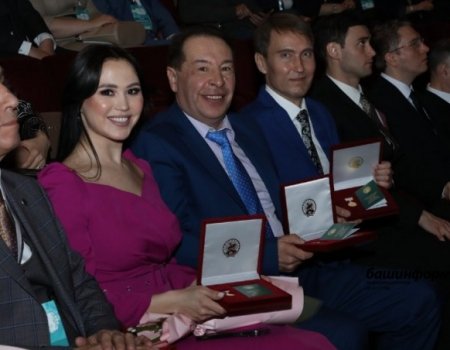 Радий Хабиров в День работника культуры наградил выдающихся представителей отрасли