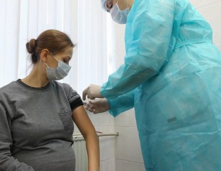 Вакцина против коронавируса «Спутник Лайт» одобрена для беременных и кормящих