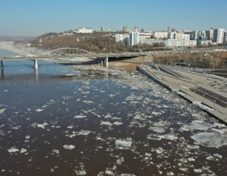 «Весна вступила в свои права»: в Уфе на реке Белой начался ледоход