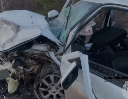 В Башкортостане при столкновении двух автомобилей погиб пассажир - видео
