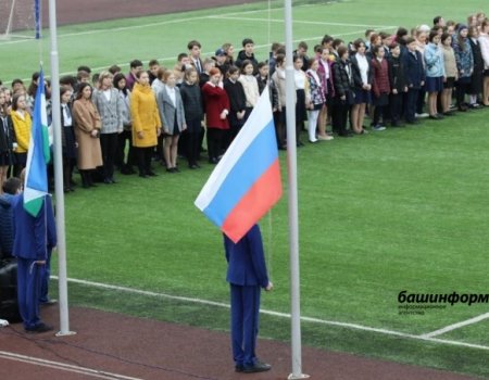 В Башкортостане выступили с предложением распространить практику поднятия флагов на ссузы и вузы