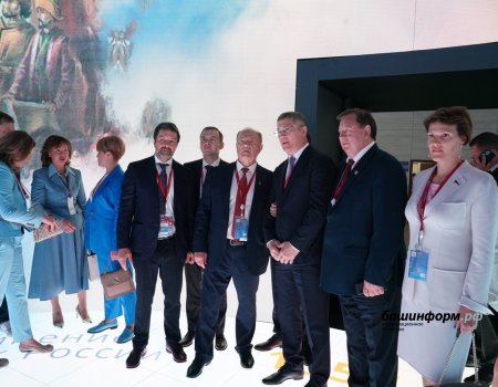 Геннадий Зюганов на ПМЭФ-2022: Башкортостан – уникальная республика с развитой промышленностью