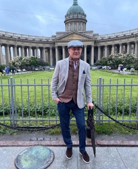 Радий Хабиров выложил атмосферное фото на фоне Казанского собора в Санкт-Петербурге