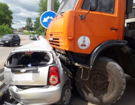 В Башкортостане КАМАЗ раздавил «Kia Picanto»: женщина-водитель погибла