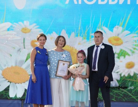 Анна Кузнецова поздравила с Днем семьи, любви и верности и наградила семьи