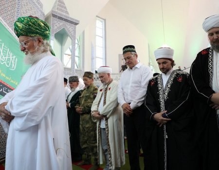 Радий Хабиров принял участие в коллективном намазе в честь праздника Курбан-байрам