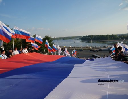 Премьер-министр правительства Башкортостана поздравил граждан с Днем Государственного флага России