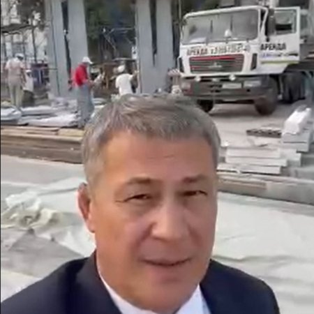 Радий Хабиров: «Сбегаю с работы посмотреть, как устанавливают памятник генералу Шаймуратову»
