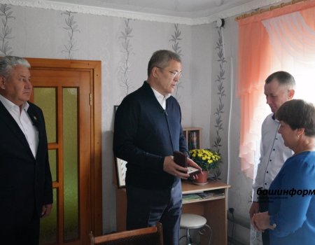 Радий Хабиров приехал к родителям погибшего во время спецоперации Героя России Игоря Насибуллина
