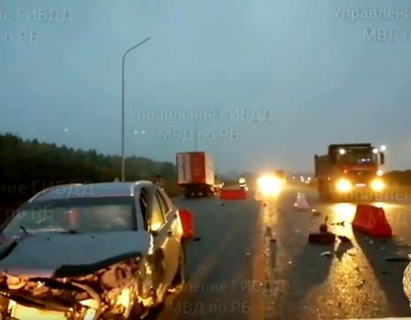В Башкортостане на трассе столкнулись три автомобиля: 34-летний водитель скончался