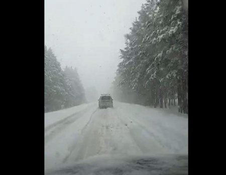 В Башкортостане дорогу до Баймака завалило снегом