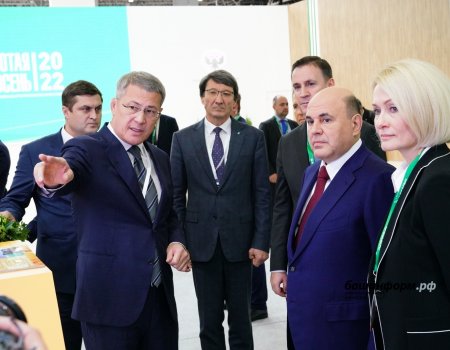 Михаил Мишустин ознакомился со стендом Башкортостана на выставке «Золотая осень - 2022»