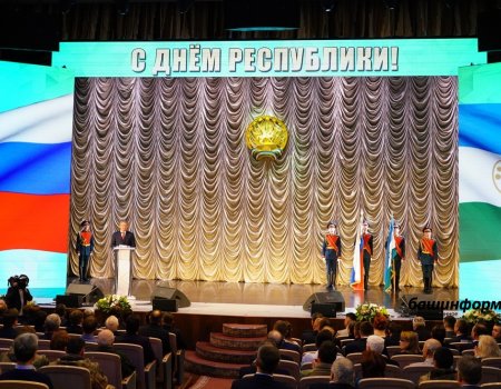 В День республики Радий Хабиров вручил государственные награды труженикам региона