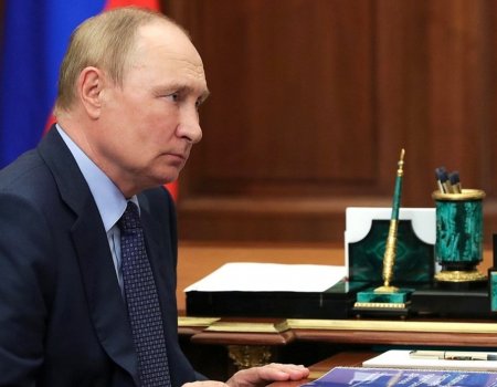 Владимир Путин поручил ежегодно выделять около 4 млрд рублей на патриотическое воспитание детей