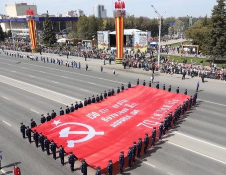 В Башкортостане в День Победы на зданиях органов власти будут вывешивать копию Знамени Победы