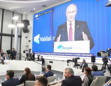 «Прямую линию» Хабирова прервали на время выступления Путина на Валдайском форуме