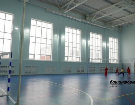 В школе села Исянгулово, где первоклассники занимались спортом в коридоре, построят новый спортзал